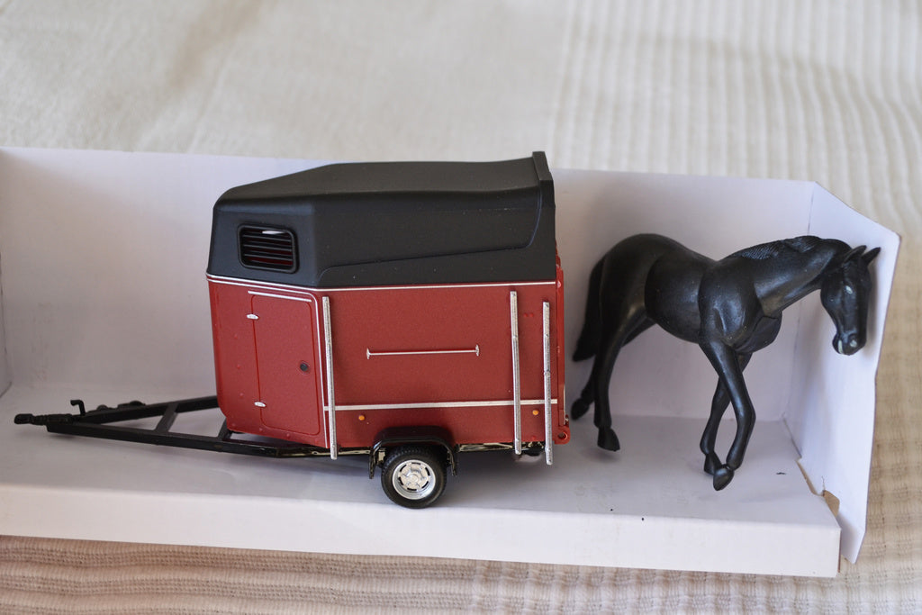 Hästvagn m. Häst Släpvagn till 1:43 Cararama Hongwell Ny