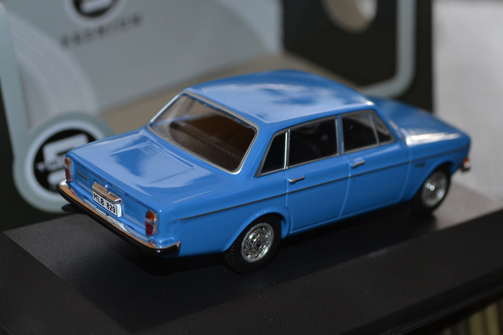 Volvo 144S fr. 1967 1:43 Triple 9 Premium Ljusblå Ny