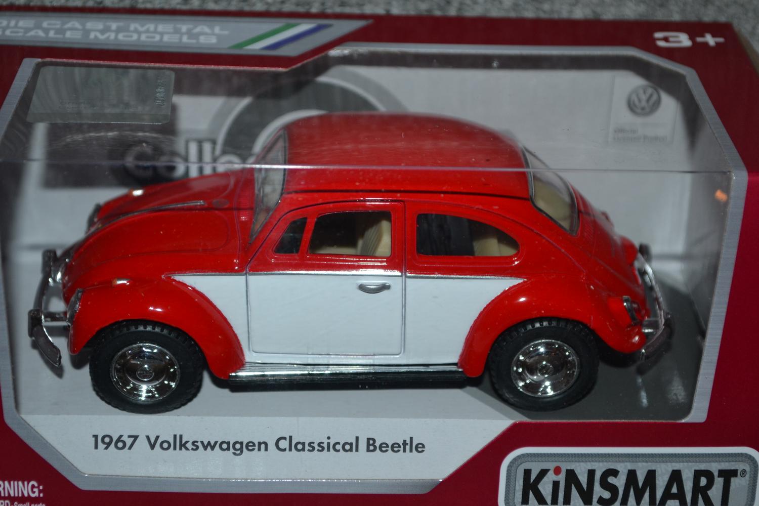 1967 Volkswagen Bubbla Klassisk Röd/Vit 1:32 Kinsmart 12cm Ny