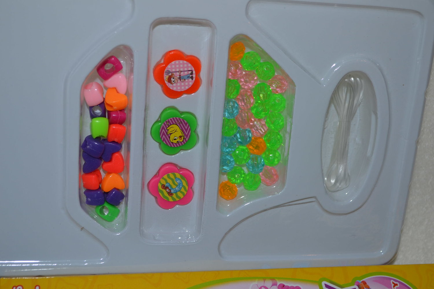 Gult Smyckesset DIY (Pärlor, Band mm) Box 4/4 Ny