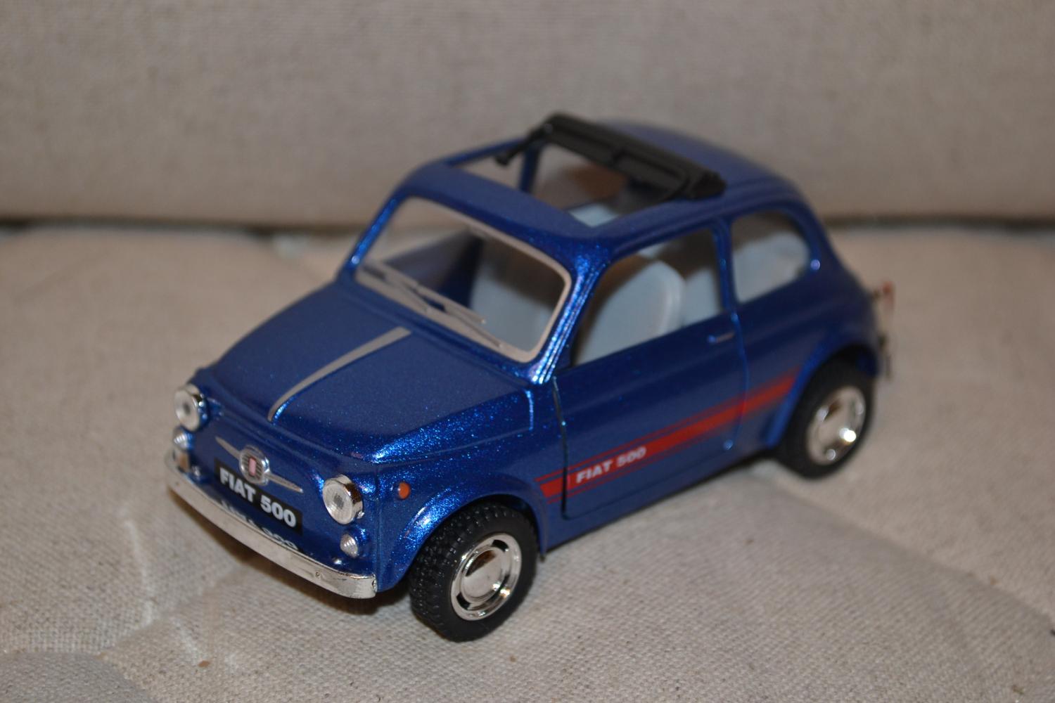 Mörkblå Fiat 500 1960 1:24 Kinsmart 12cm Ny