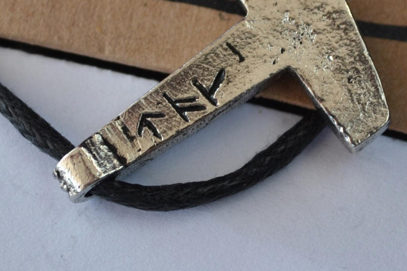Liten Hammare Tor Mjölnir Keltisk Halsband Viking (Tenn Handgjord) Smycke Ny