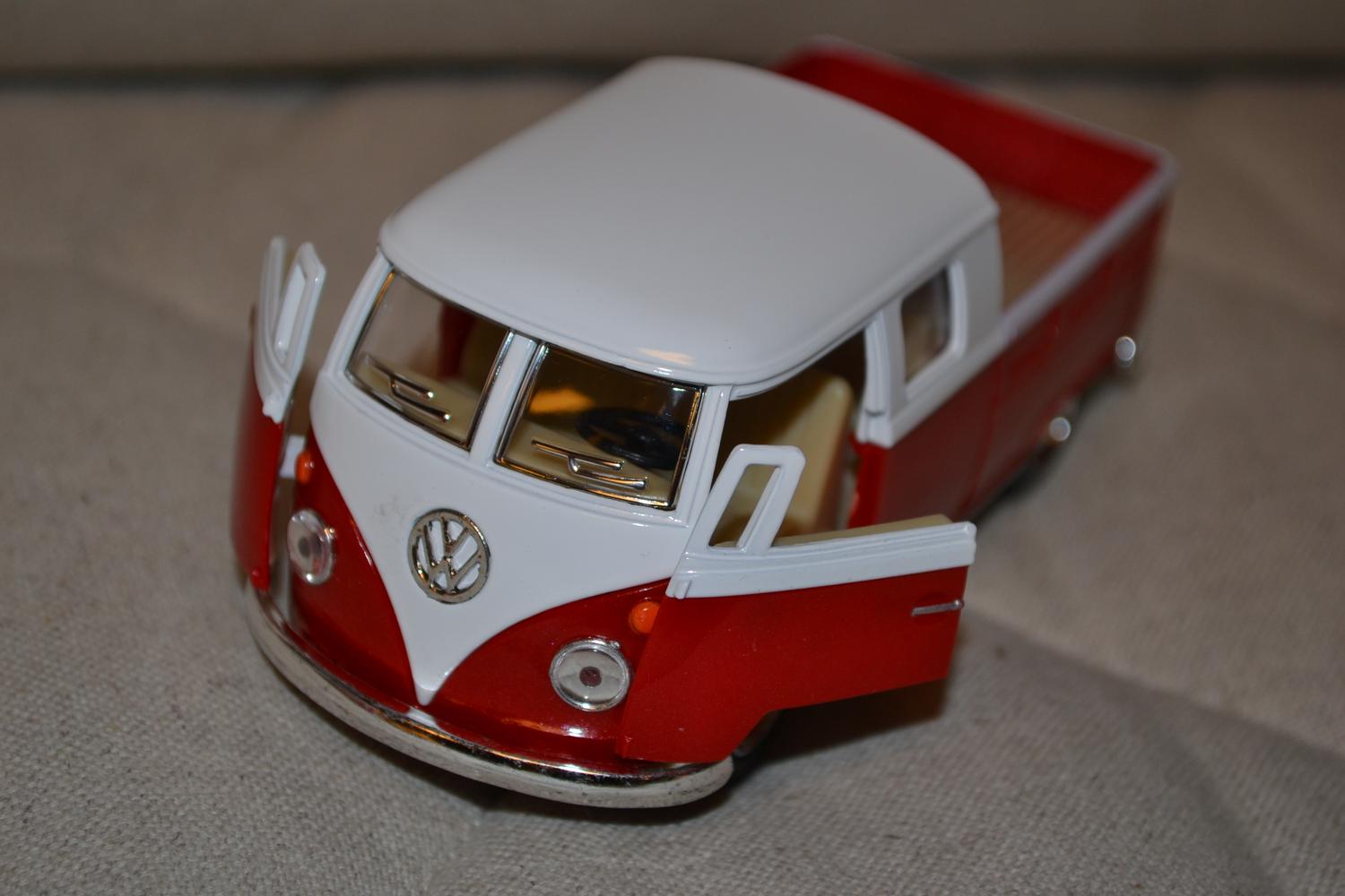 Röd Volkswagen Folkbuss Double Cab 1963 1:34 Kinsmart 13cm Ny