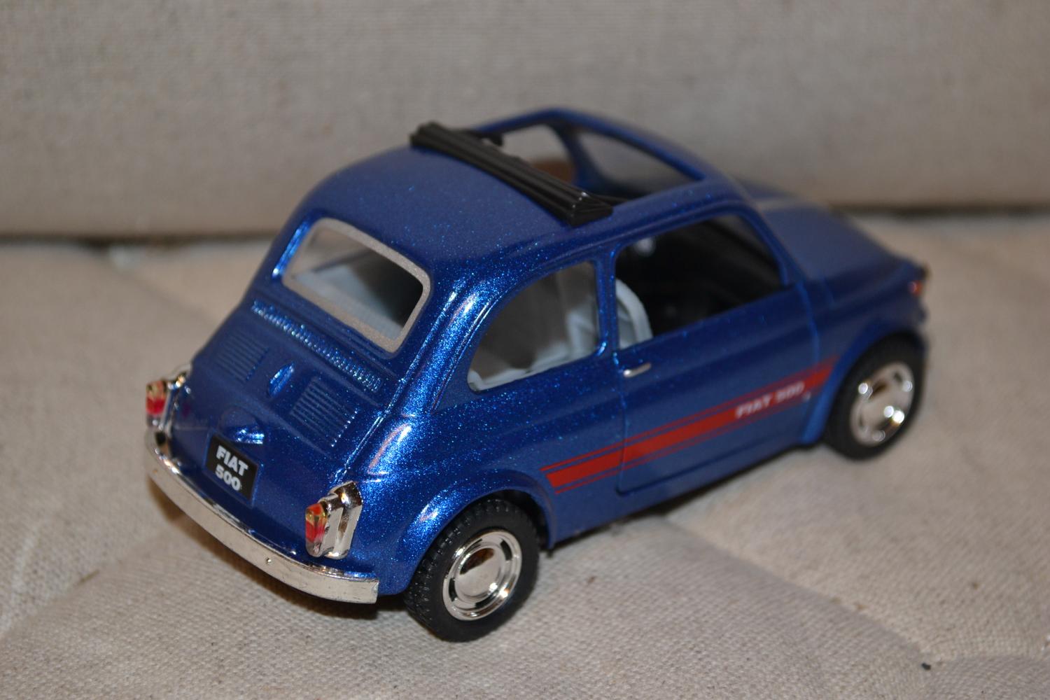 Mörkblå Fiat 500 1960 1:24 Kinsmart 12cm Ny