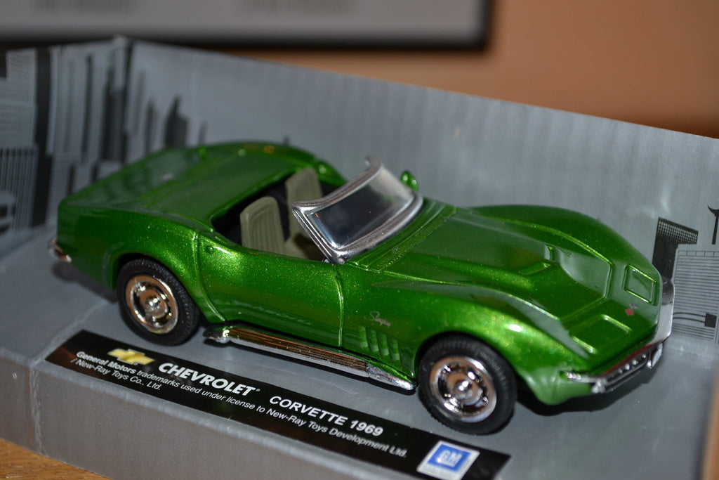 Chevrolet Corvette 1969 1:43 GM Grön Metallic 11cm Ny