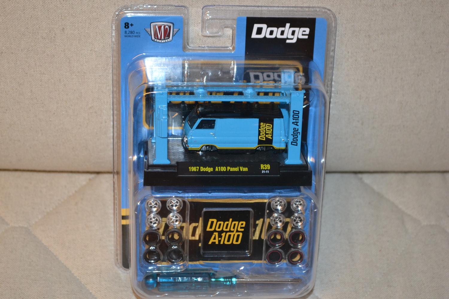 1967 Dodge A100 Blå 1:64 M2 Machines Modelkit 39 (Skruvmejsel/Tillbehör) 7cm Ny