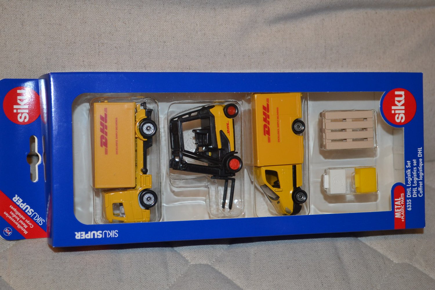 DHL Logistik Set 3st Fordon & Tillbehör Siku 6335 7cm Ny