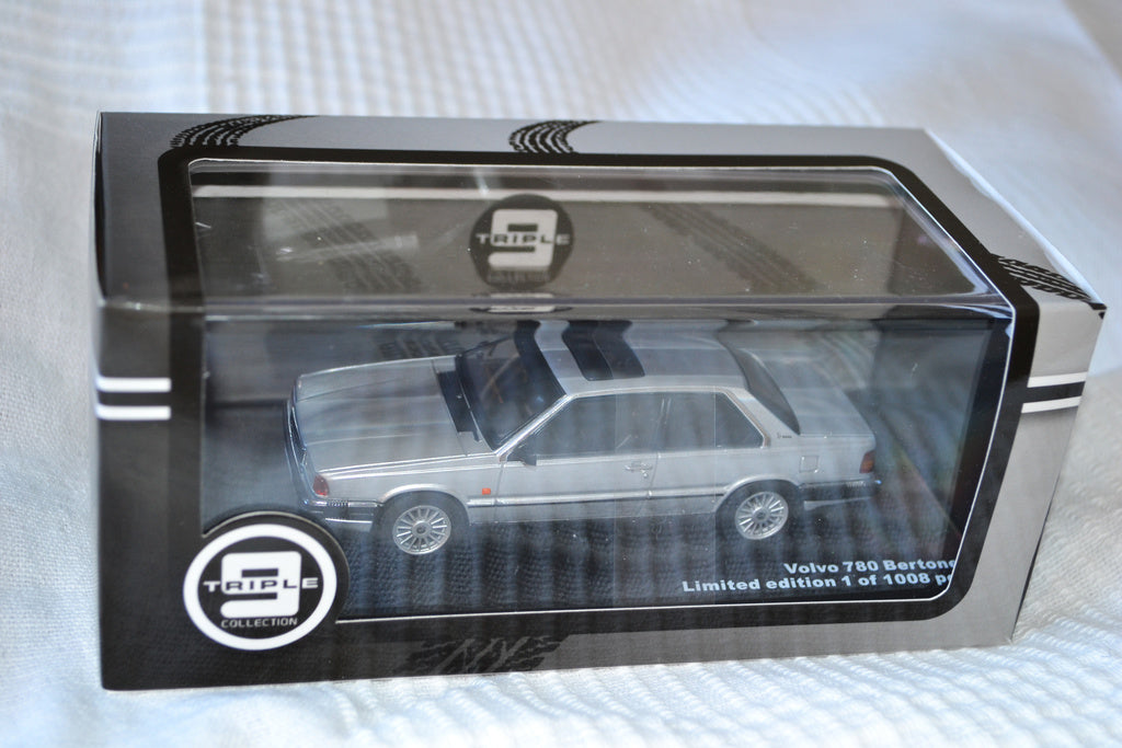 1987 Volvo 780 Bertone Silver (Svart Interiör) 1:43 Triple 9
