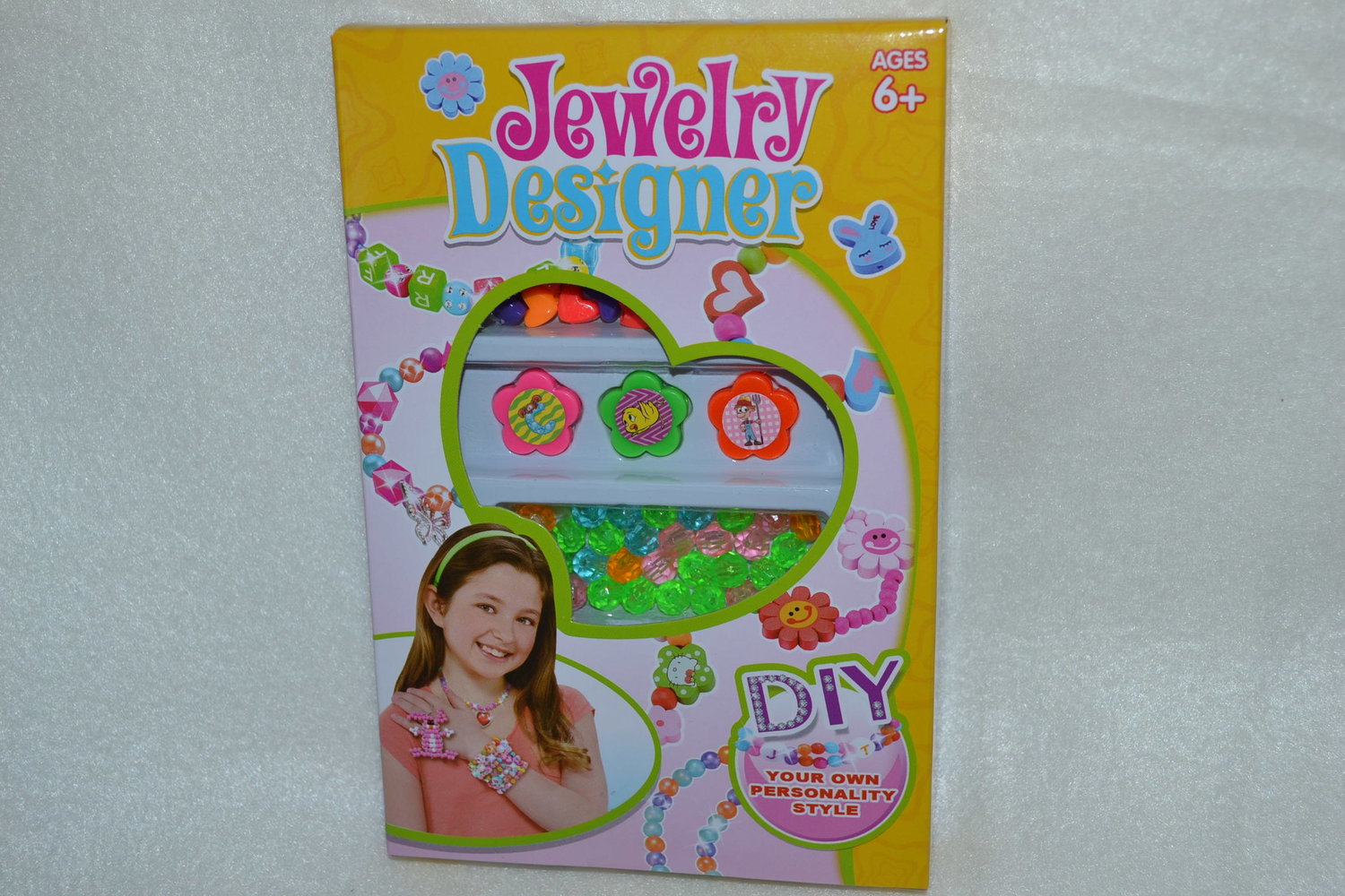 Gult Smyckesset DIY (Pärlor, Band mm) Box 4/4 Ny