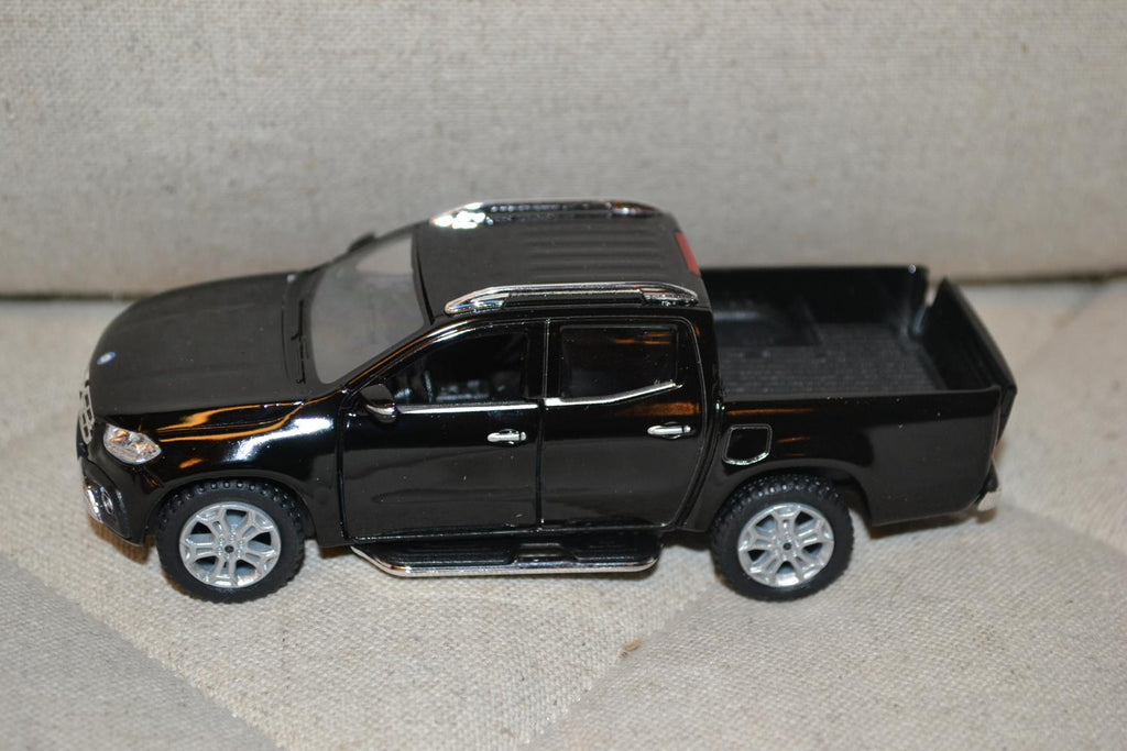 Svart Mercedes Benz X-Class Pickup 1:42 Kinsmart 12cm Ny