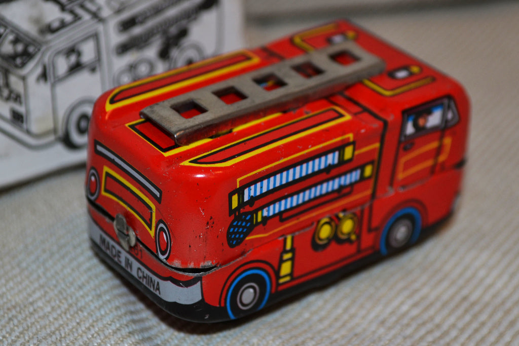 Windup Brandbil Röd Plåtleksak m. Ask Vintage Stil Ny