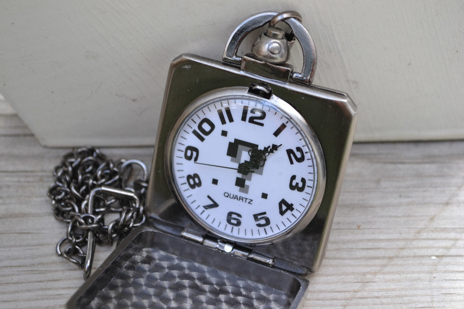 Super Mario Block Fyrkantig Retro Fickur Quartz klocka (Mörk Metall) Ny