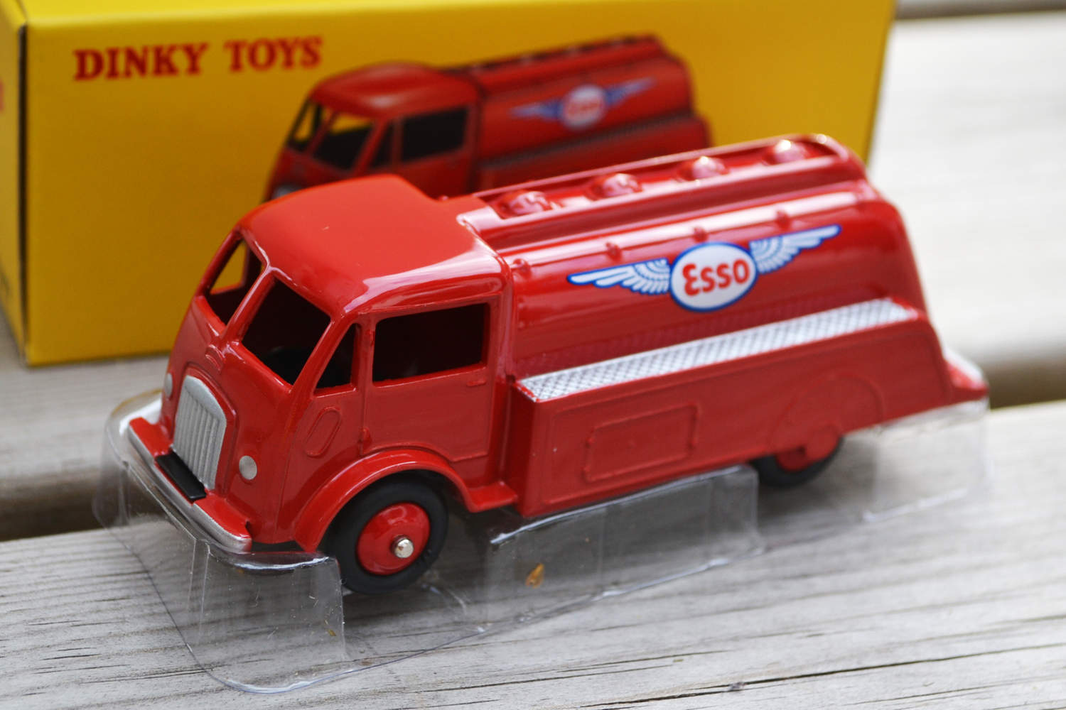 Ford Citerne "Esso" Röd Tankbil 1:43 DeAgostini (Retro Dinky) Plåt Ny