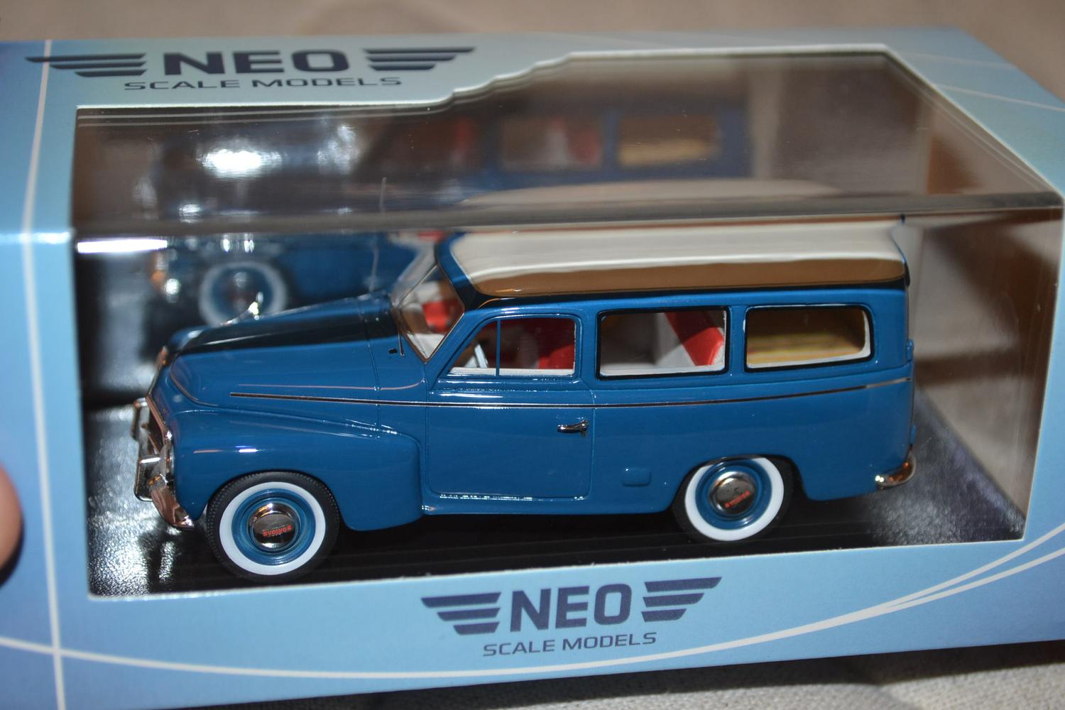 Volvo Duett PV445 Blå/Vit 1:43 NEO Models Xcm Ny