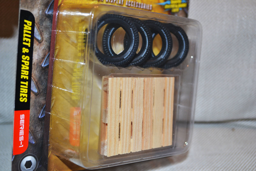 4st Reservdäck + Pall 1:24 (Hobbygear) TIllbehör, Hobby Ny