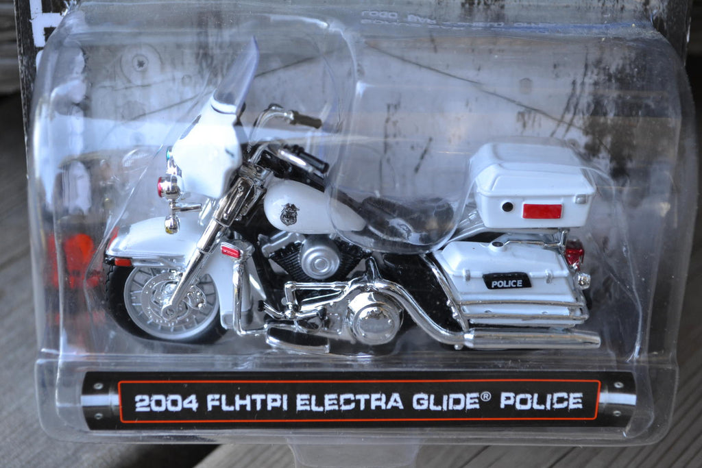 2004 FLHTPI Electra Glide Police 1:24 (Maisto) +Logo Harley