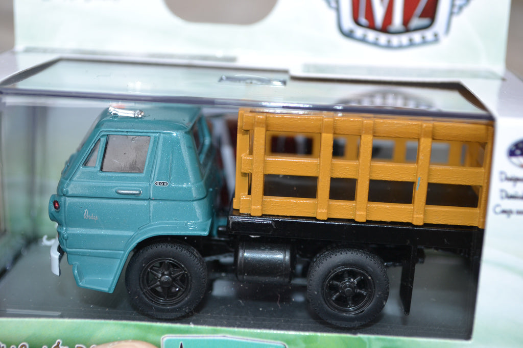 1966 Dodge L600 Stake Bed Truck 1:64 M2 Machines (Auto Truck