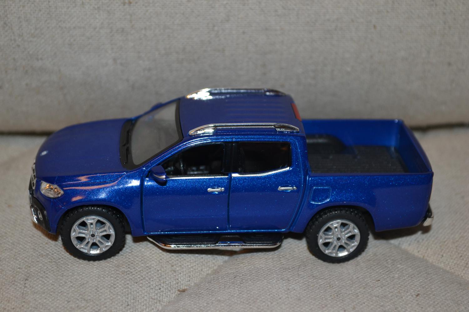 Blå Mercedes Benz X-Class Pickup 1:42 Kinsmart 12cm Ny