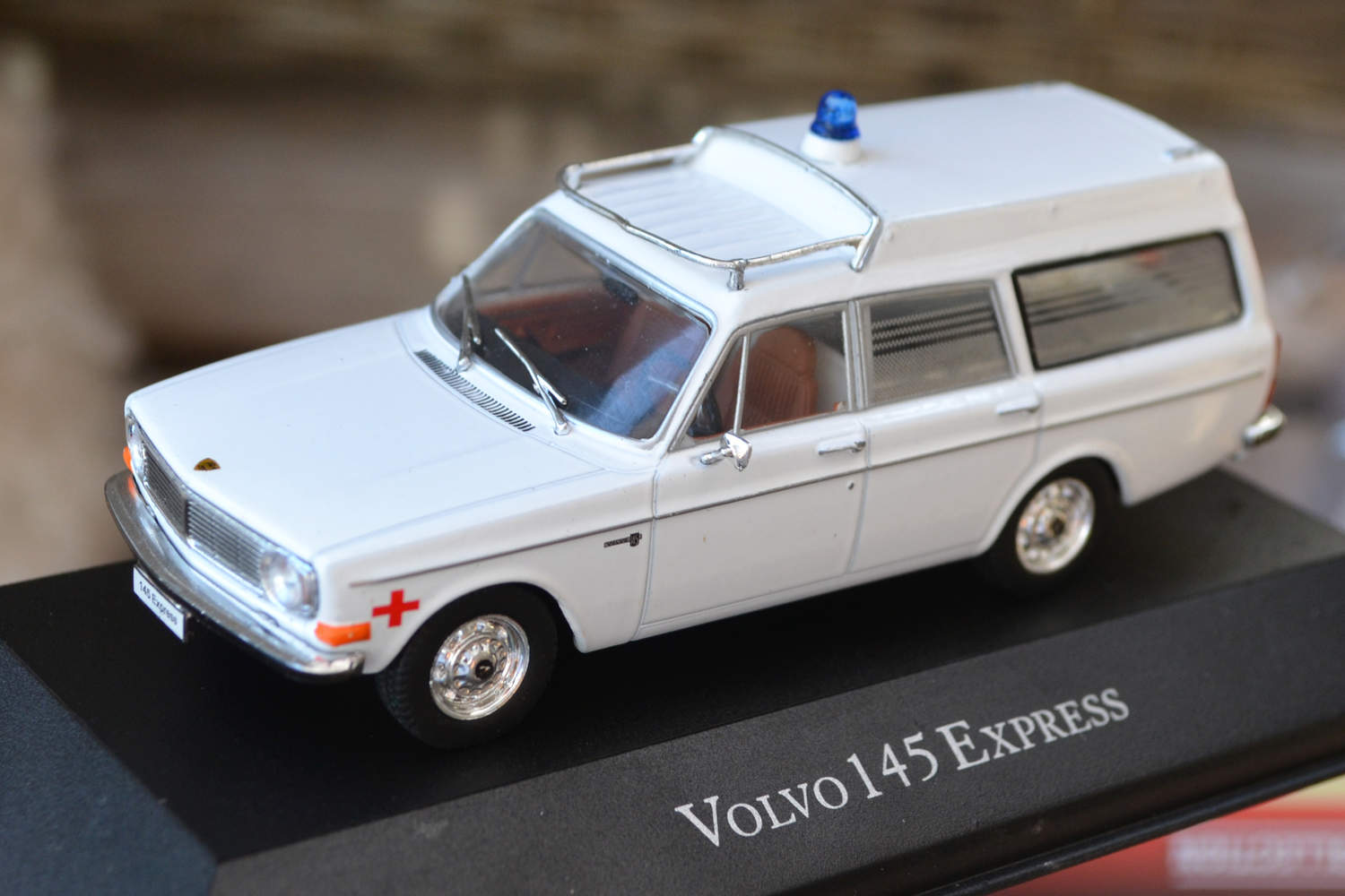 Volvo 145 Express Ambulans Svensk fr. 1969 1:43 DeAgostini Ny