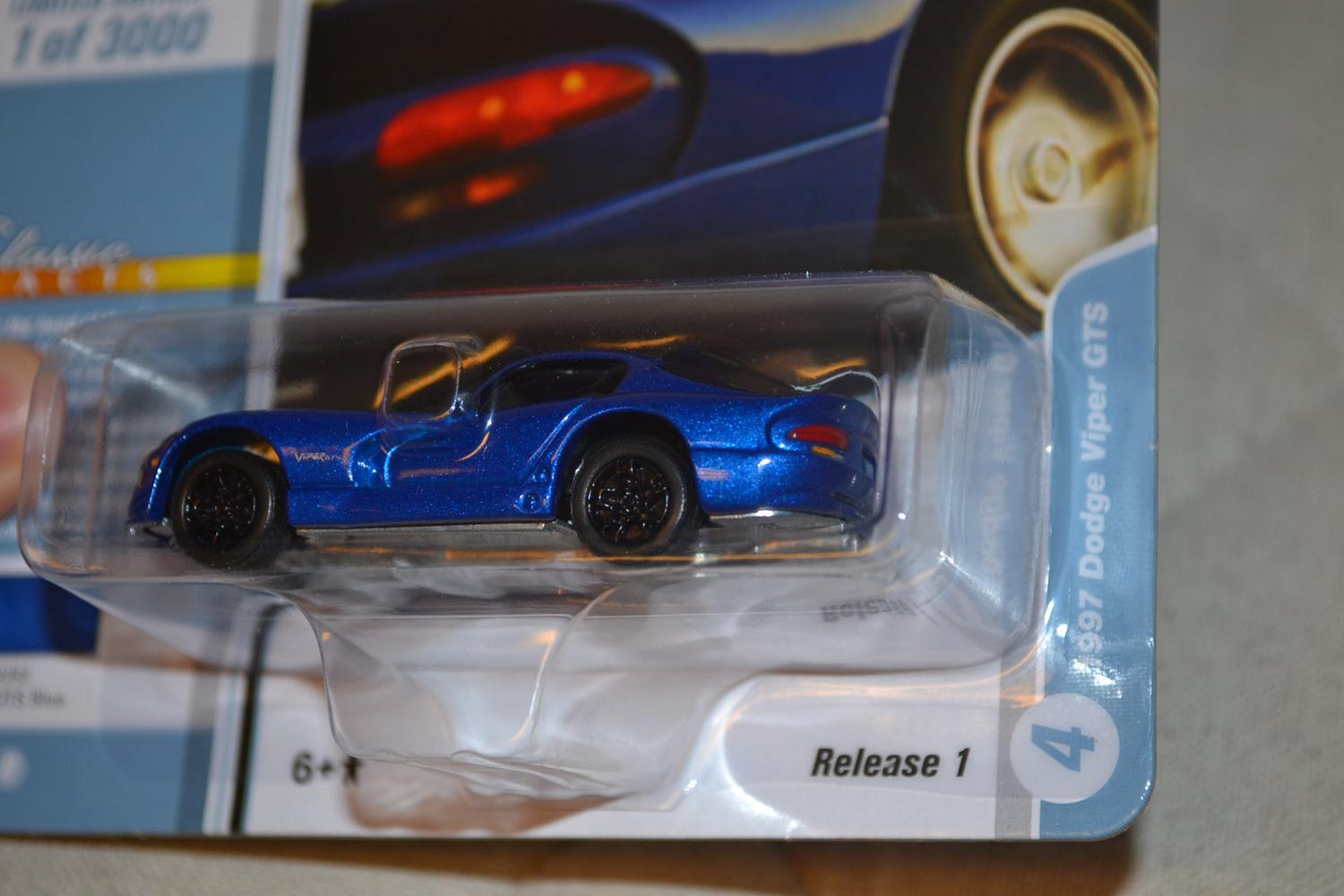 1967 Dodge Viper GTS Blå 1:64 Johnny Lightning (Classic Gold 24B) 7cm Ny