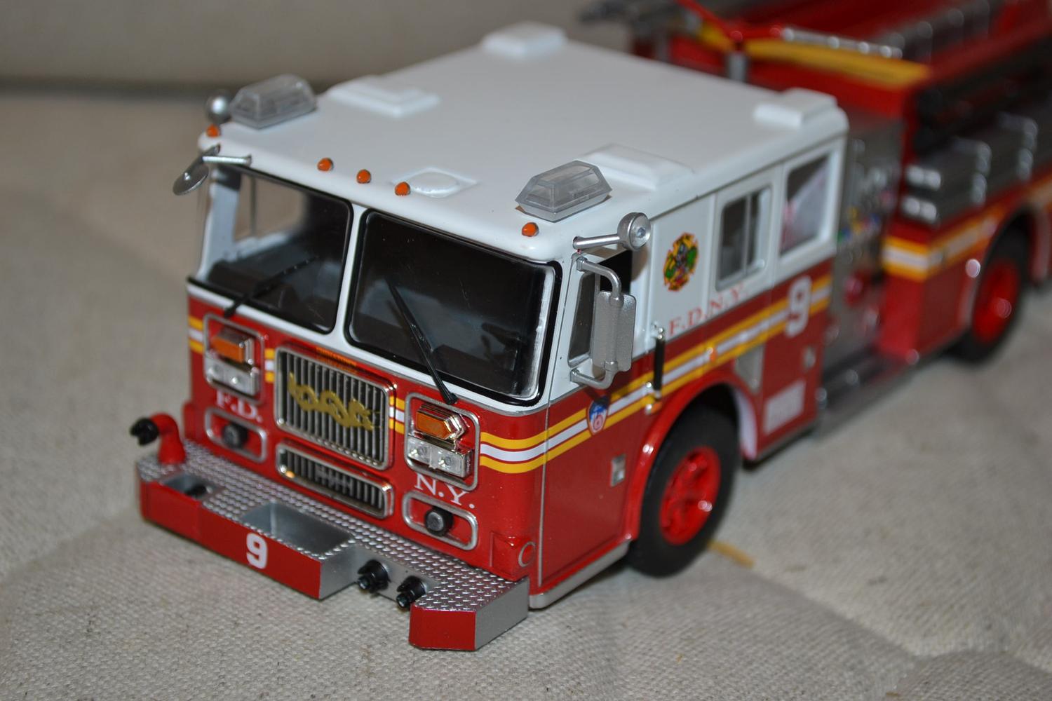 Seagrave Pumper, F.D.N.Y. New York Brandbil USA 1:43 DeAgostini 22cm Ny
