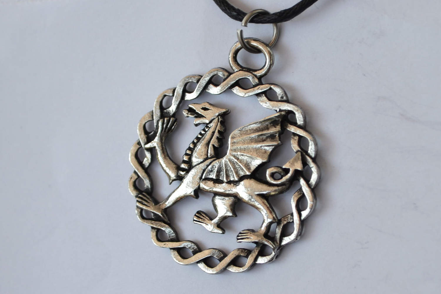 Walesisk Welsh Drake Keltiskt Mönster Halsband Viking (Tenn Handgjord) Smycke Ny