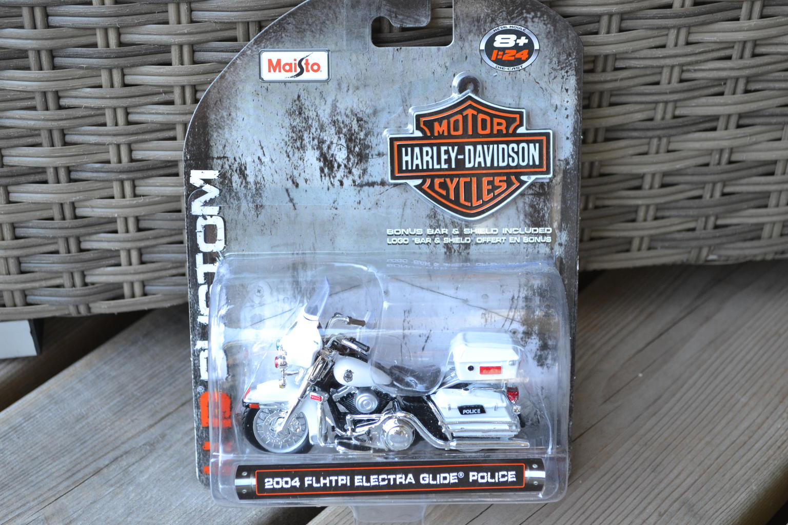 2004 FLHTPI Electra Glide Police 1:24 (Maisto) +Logo Harley