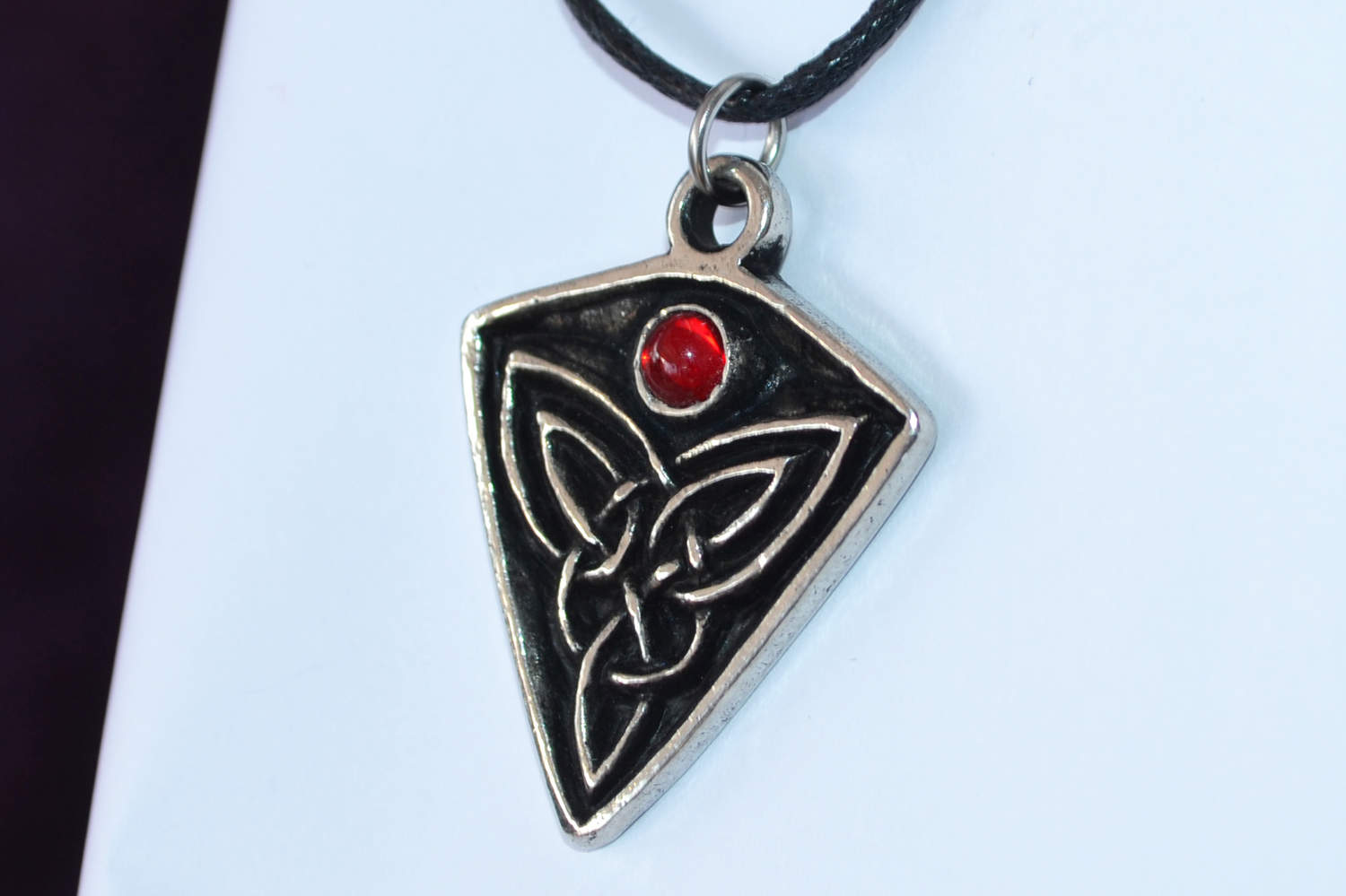 Keltisk Sköld Röd (St Ninian) Knut Viking England Halsband (Tenn Handgjord) Ny