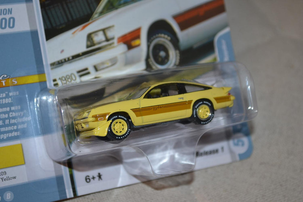 1980 Chevy Monza Spyder Gul 1:64 Johnny Lightning (Classic Gold 24B) 7cm Ny