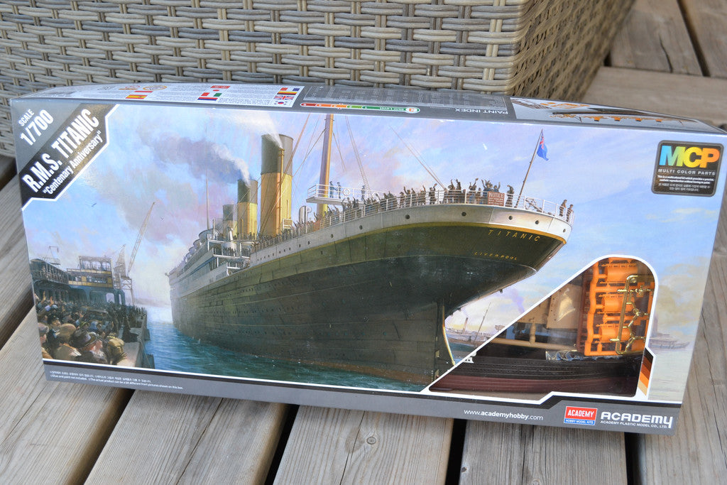 R.M.S. Titanic Centenary (Färg) Anniversary 1:700 Academy 14