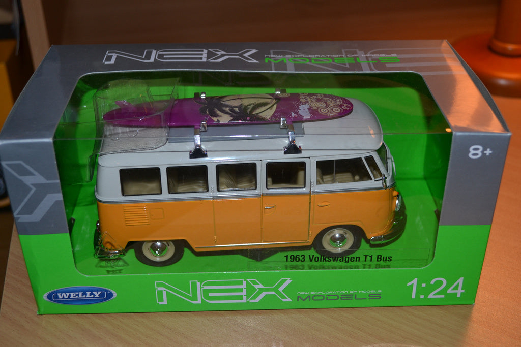 Volkswagen Buss fr. 1963 Klassisk 1:24 Welly Gul/Vit m. Surf