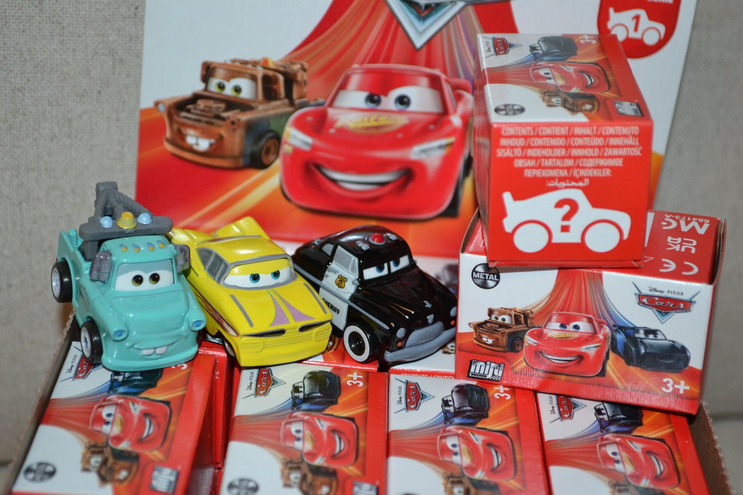1st Bil Slumpmässig Disney Pixar Cars Mini Racers Blindpack Metall 4cm Ny