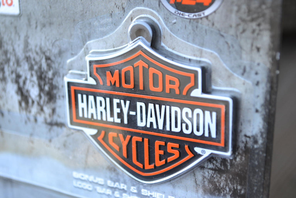 2004 FLHTPI Electra Glide Police 1:24 (Maisto) +Logo Harley