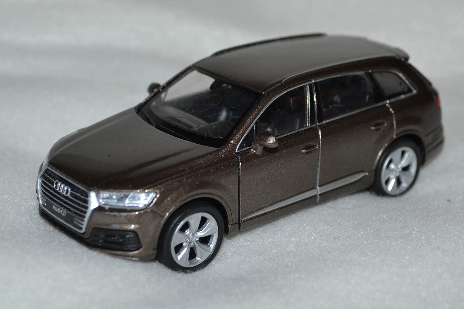 Audi Q7 Brun 1:34, 1:39 Welly Nex Pullback Ny