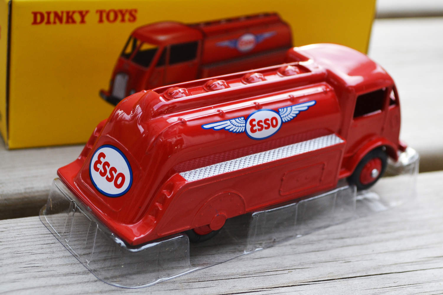 Ford Citerne "Esso" Röd Tankbil 1:43 DeAgostini (Retro Dinky) Plåt Ny