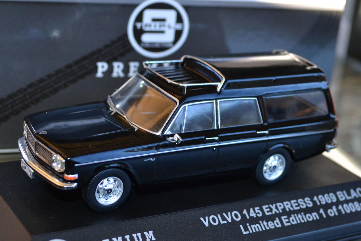 Volvo 145 Express 1969 Black 1:43 Triple 9 Collection Premiu