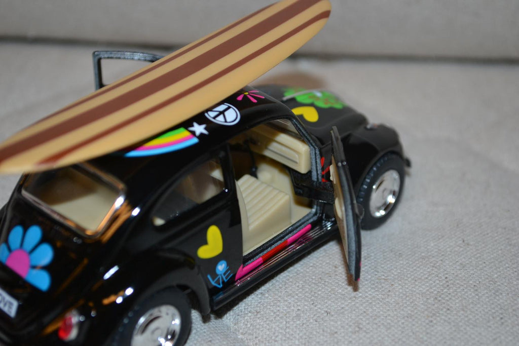 Svart Volkswagen Bubbla VW Peace m. Surfbräda 1967 1:32 Kinsmart 13cm Ny