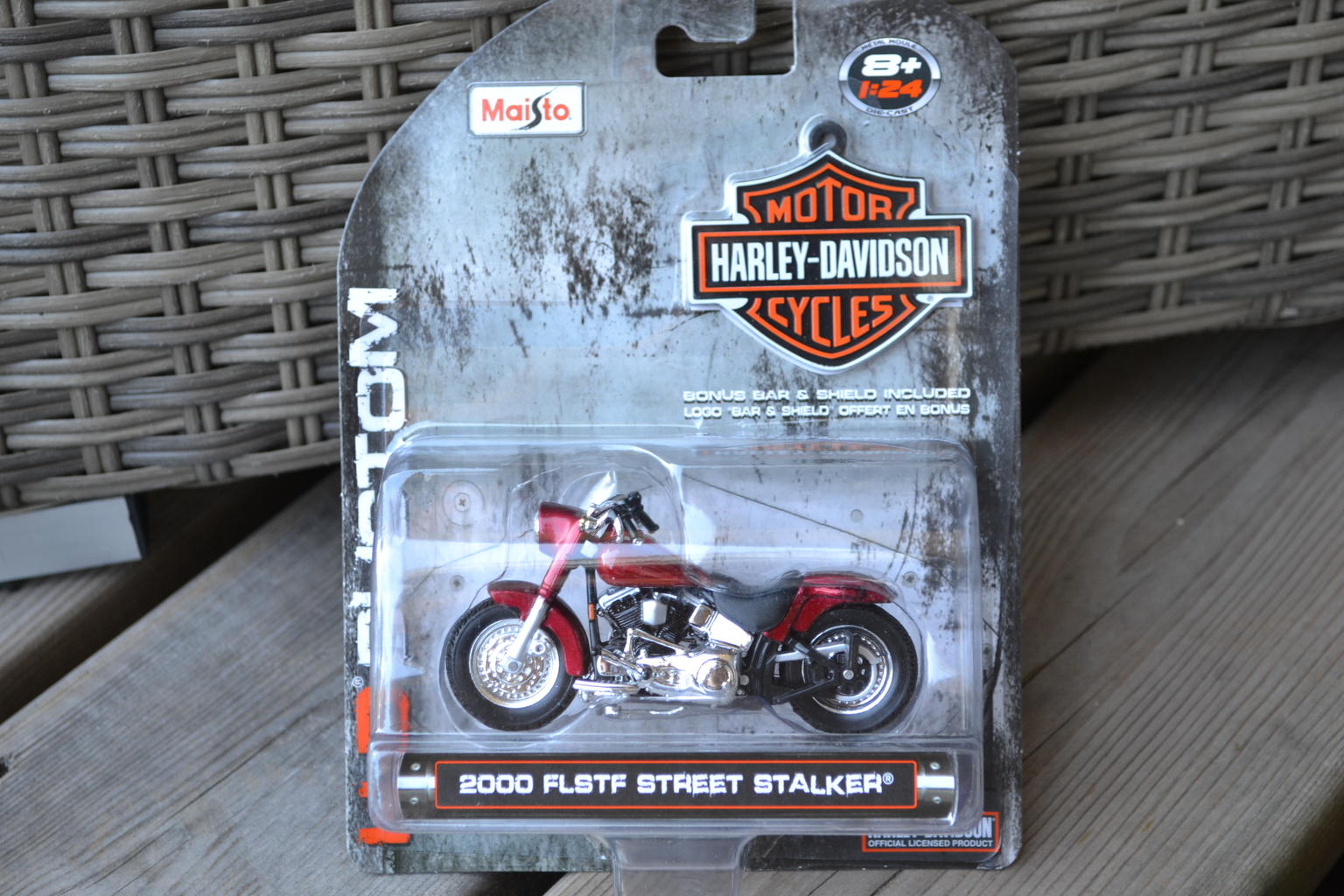 2000 FLSTF Street Stalker 1:24 (Maisto) +Logo Harley Davidso