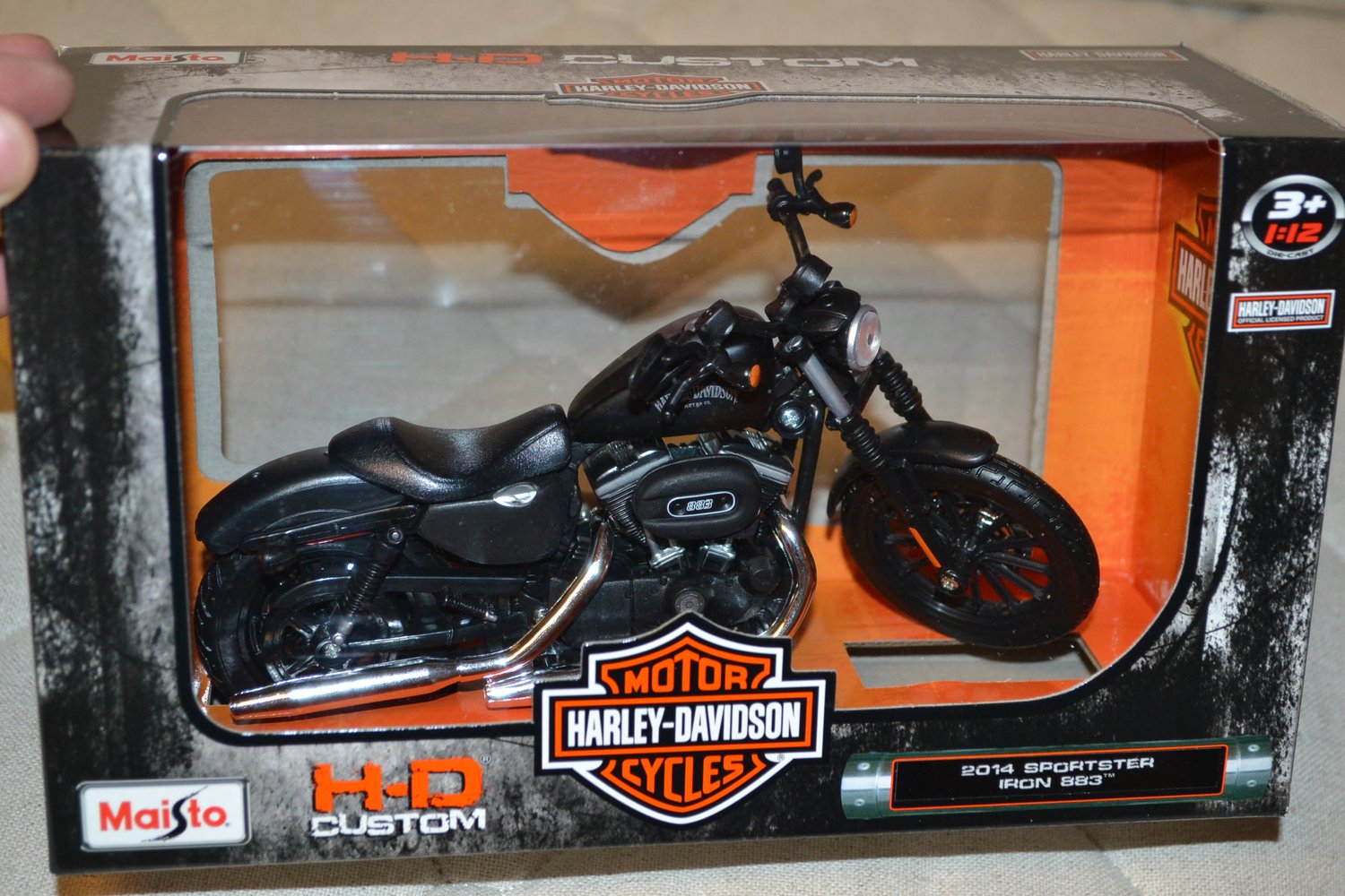 2014 Sportster Iron 883 Svart Harley-Davidson Motorcykel 1:12 Maisto 18cm Ny