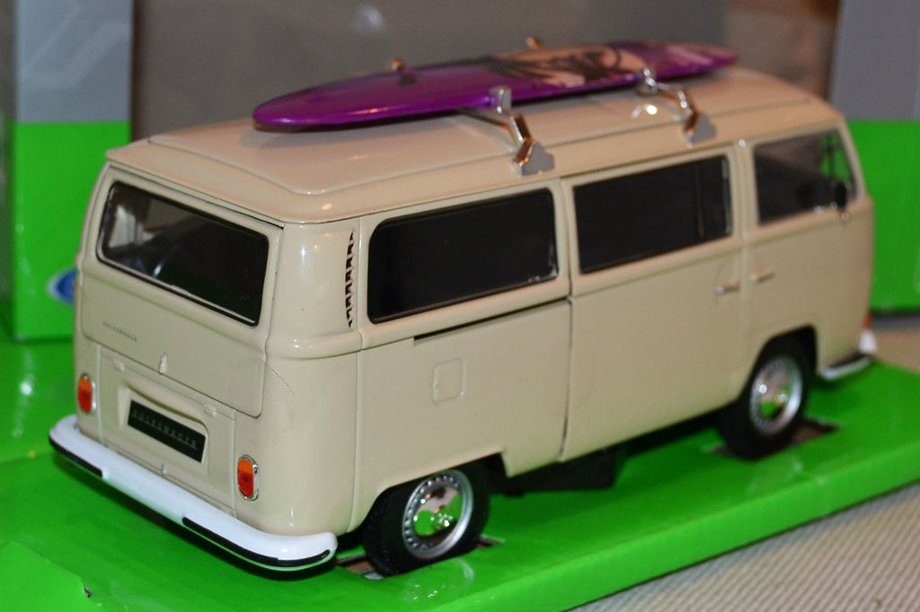 1972 Volkswagen Buss T2 m. Surfbräda 1:24 Welly Vit/Cream Ny